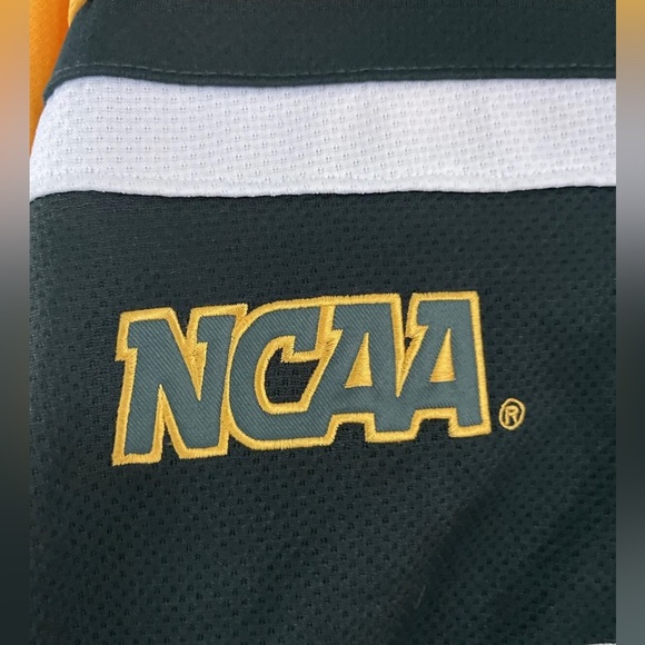 Notre Dame YOUTH Hockey Jersey. Gently Used. Size Youth Large - Picture 7 of 10